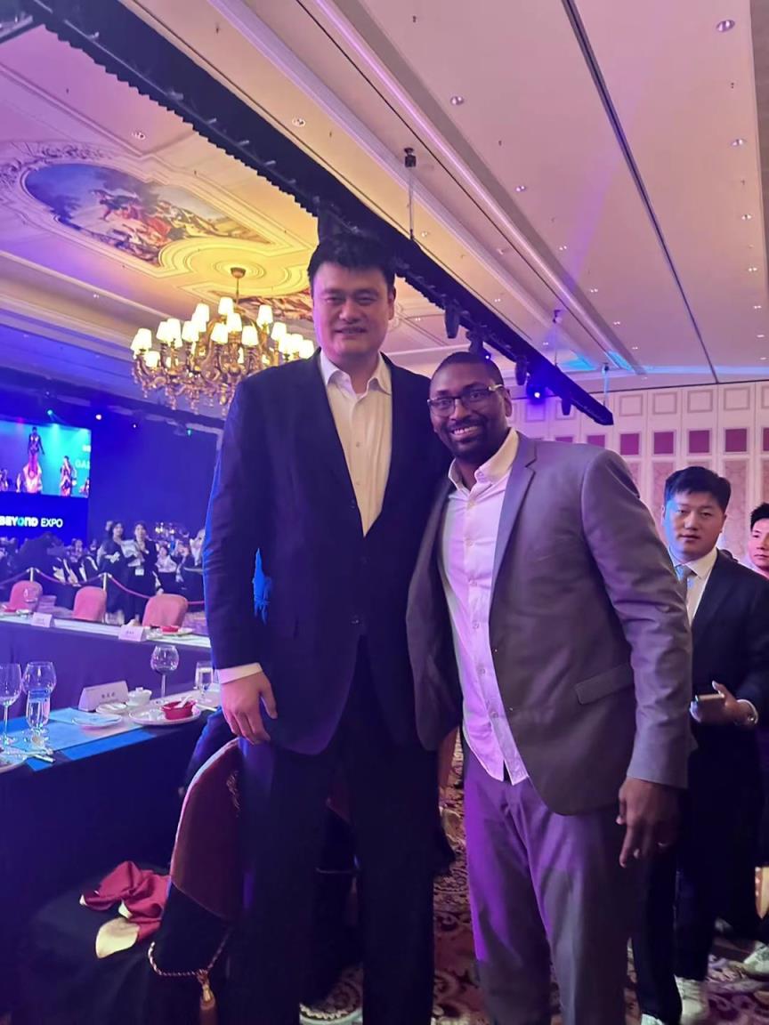 阿泰斯特曬與姚明合照：這是我最喜歡的隊友 姚！！