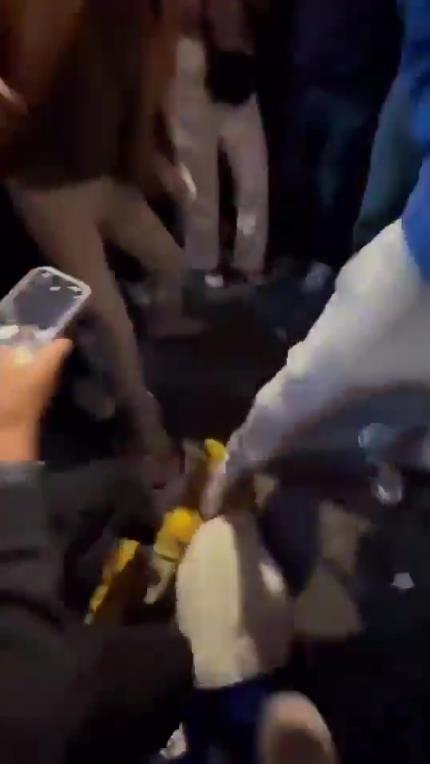 驚！尼克斯大勝步行者后，哈利伯頓遭主場球迷群毆